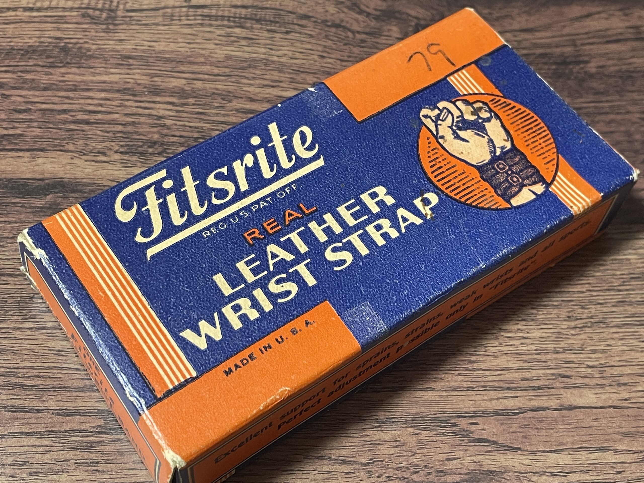 Fitsrite製ヴィンテージレザーリストバンドの箱